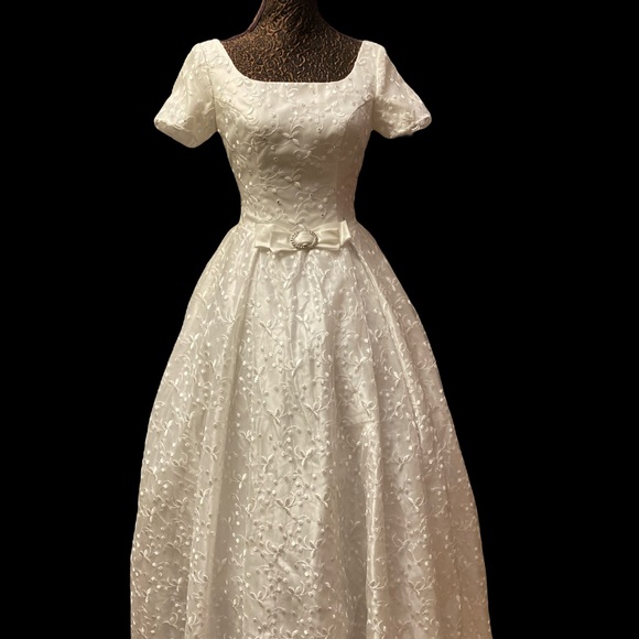 💚🤍NWOT/EMBROIDERED LACE WEDDING DRESS/ #004 - Picture 13 of 17